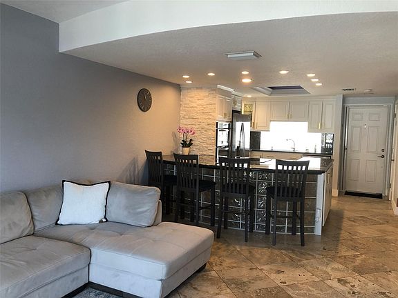 4th image of 2559 NE 15th Street