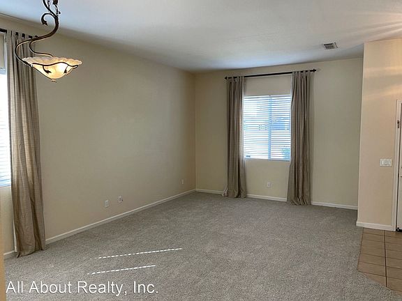 4th image of 1725 Mockingbird St