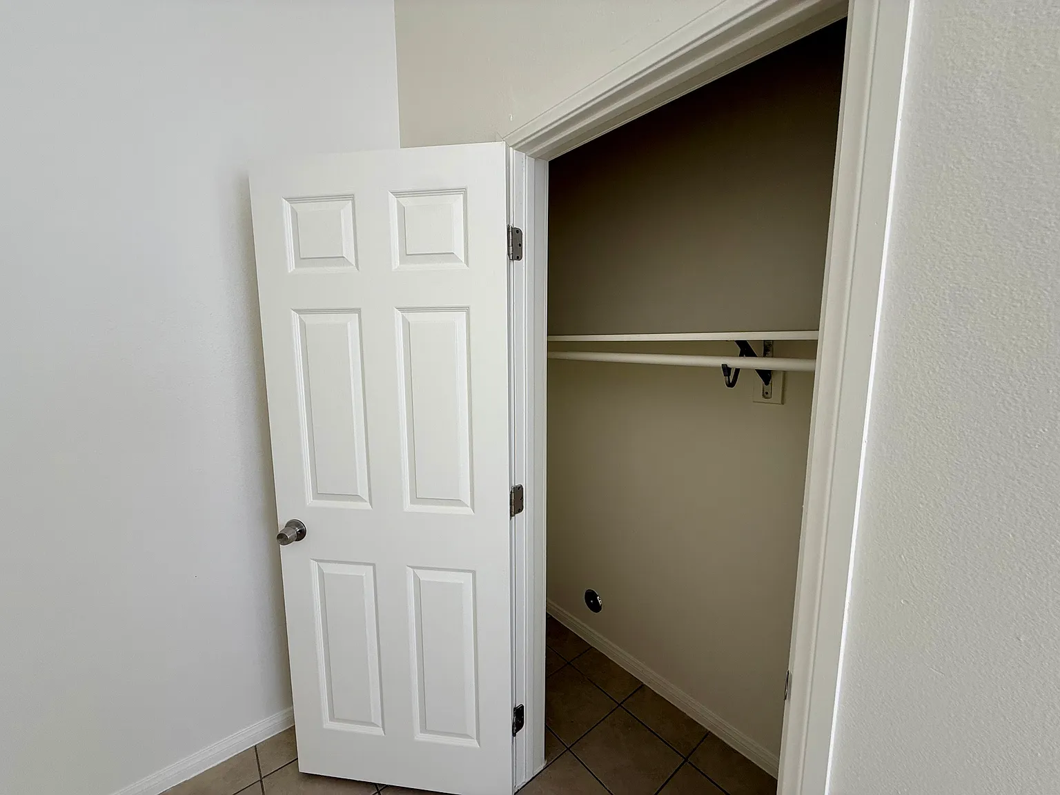 Studio, 400 sqft, $1,295 — Photo 3