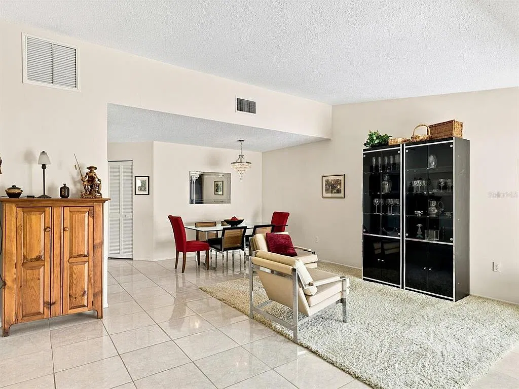 2 bed, 2.0 bath, 1310 sqft, $2,300 — Photo 4