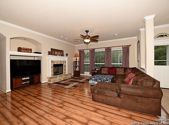 5th image of 803 Stable Glen Dr