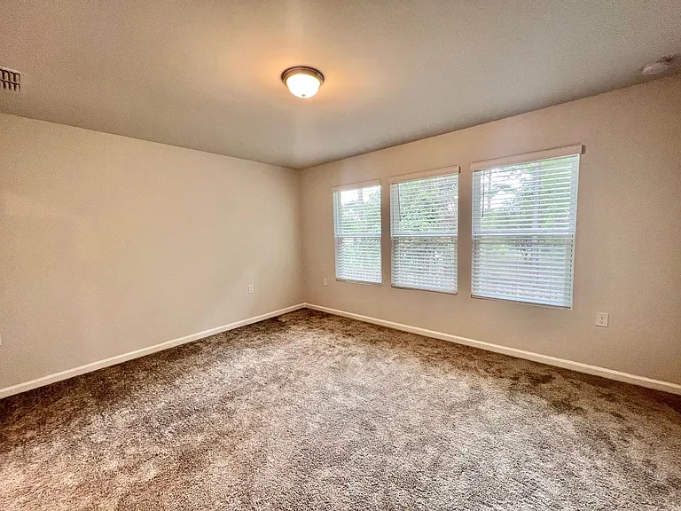 870 McKenzie Park Ter — Photo 10