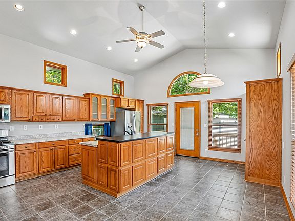 2nd image of 3831 Lay St