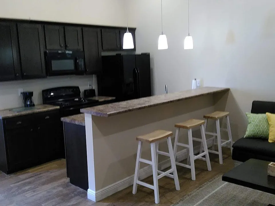114 E University St #9
