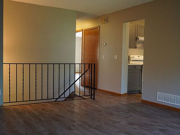 3rd image of 1076 Regency Dr