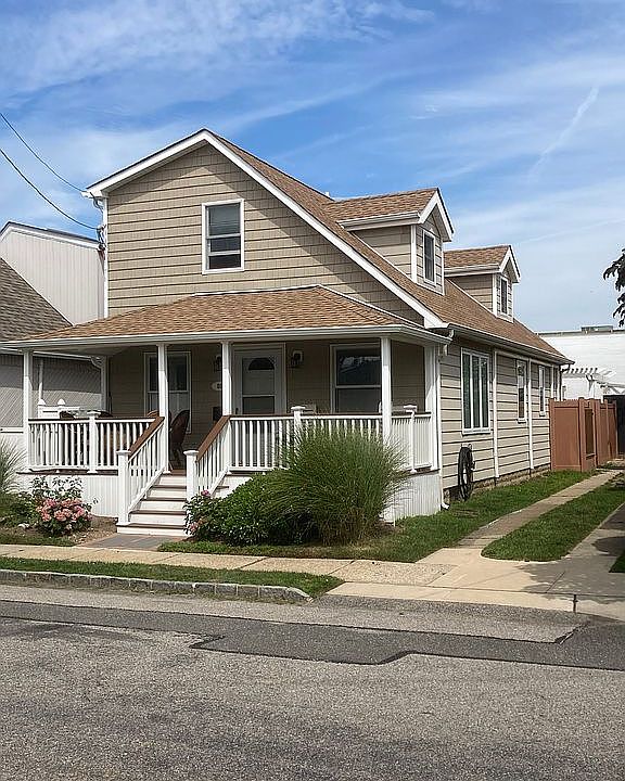 1st image of 88 Acapulco St
