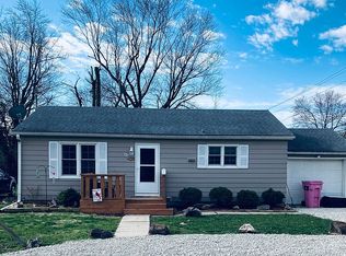 327 Crossman Ln, Pittsfield, IL 62363
