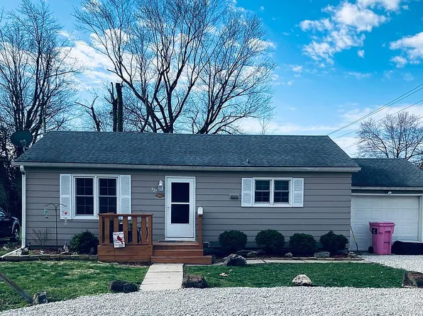 327 Crossman Ln, Pittsfield, IL 62363