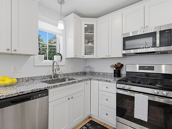 5th image of 1563 Andover St #10