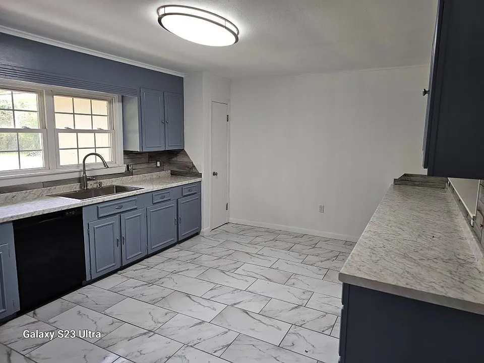 3061 Sandra Dr