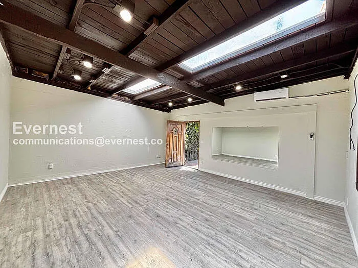132 N Crescent Heights Blvd — Photo 22
