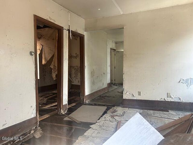 5th image of 785 River Street