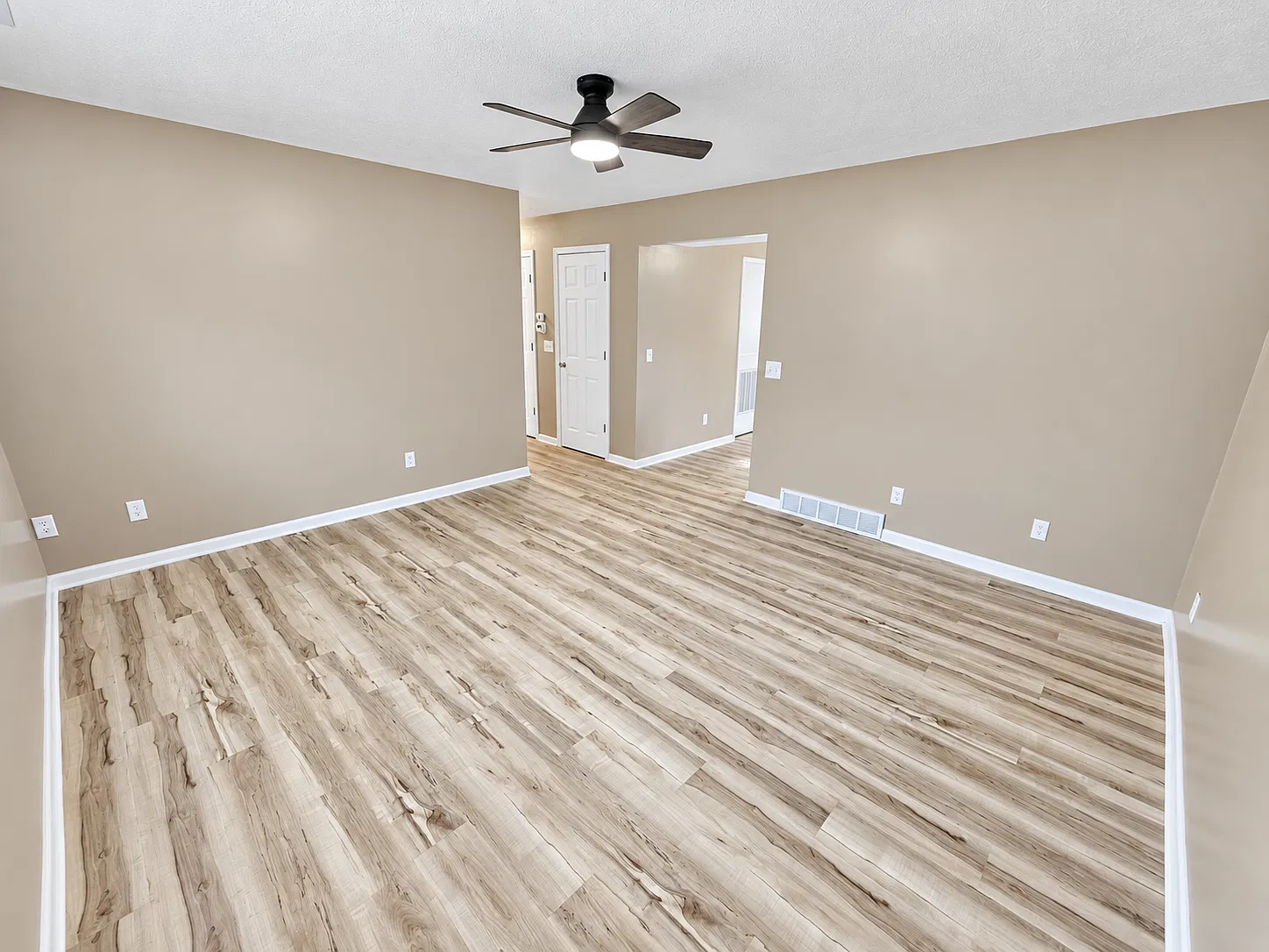 Glenview Dr, Council Bluffs — Photo 4