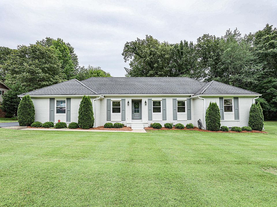 1st image of 332 Boxwood Dr