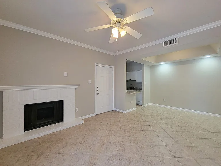 4041 Drake St #116 — Photo 10