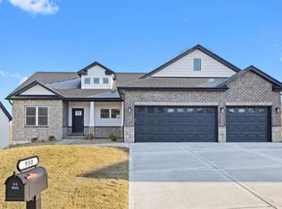 980 Half Moon Ln, Caseyville, IL 62232