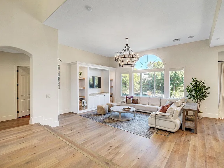 308 Round Stone Ct — Photo 16