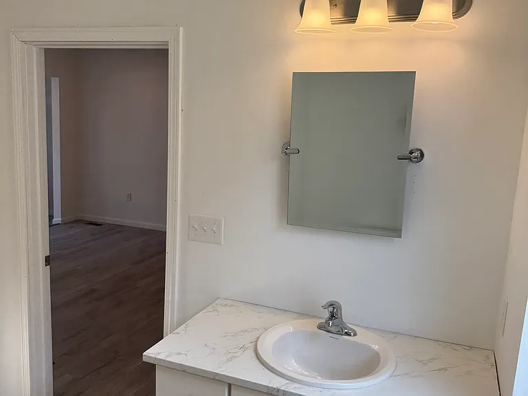 636 Linden Ave — Photo 4
