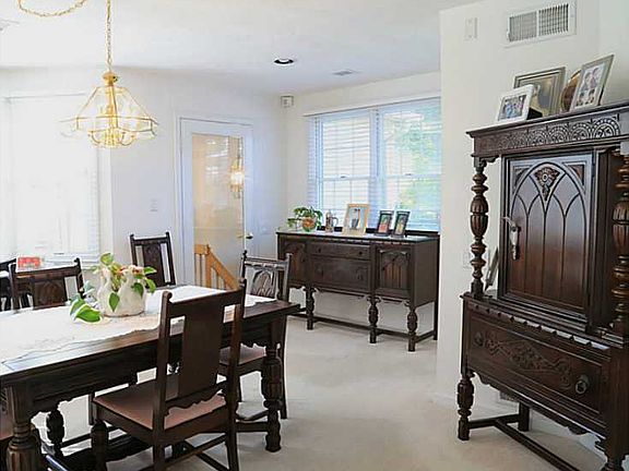 5th image of 49 Trellis Dr