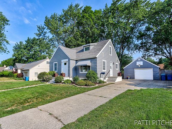 2nd image of 1131 Woodlawn Ave