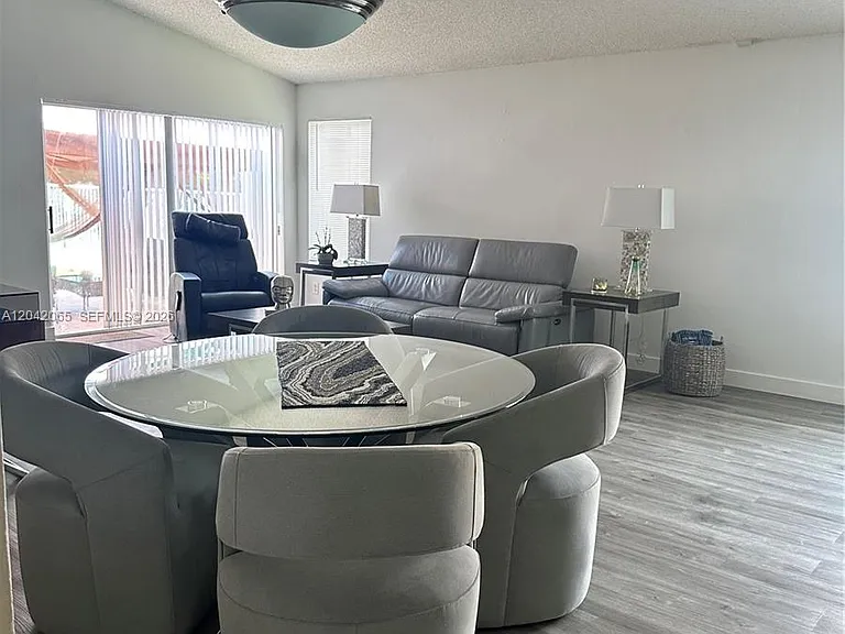 4025 Pine Ridge Ln — Photo 10