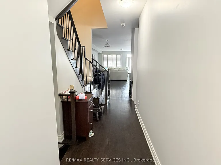 29 Lady Evelyn Cres — Photo 4