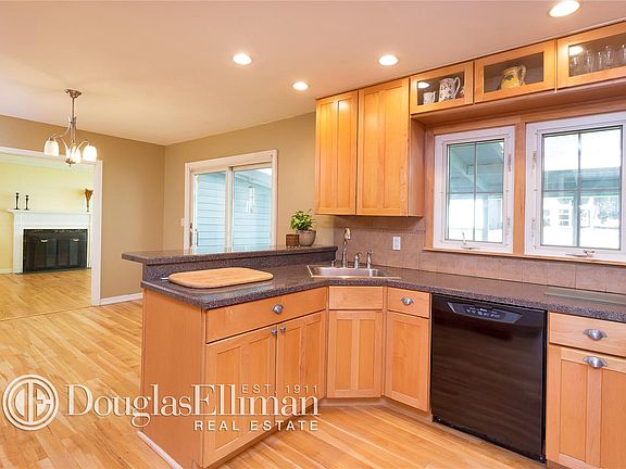 5th image of 11 Collier Dr