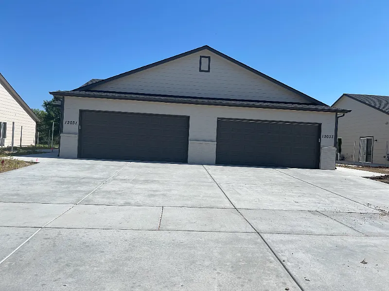 3 bed, 1200 sqft, $1,550 — Photo 4