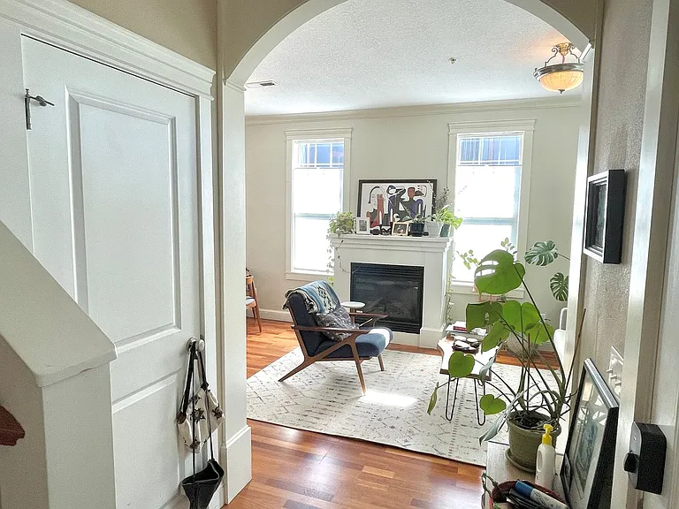 311 NE Bryant St — Photo 3