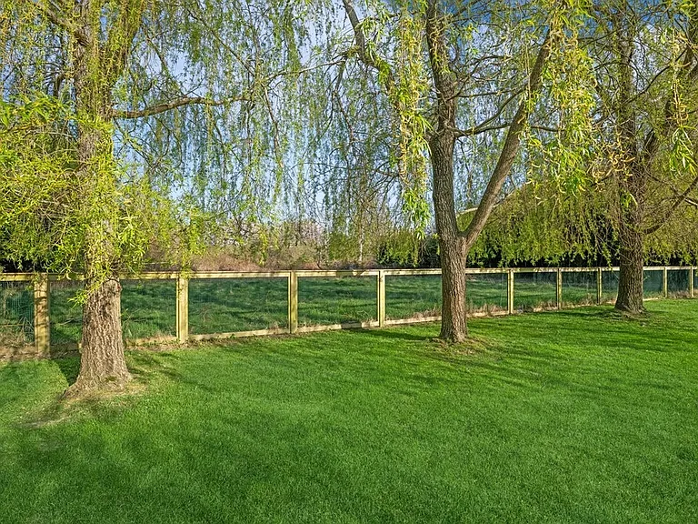 8 Barker Ln — Photo 3
