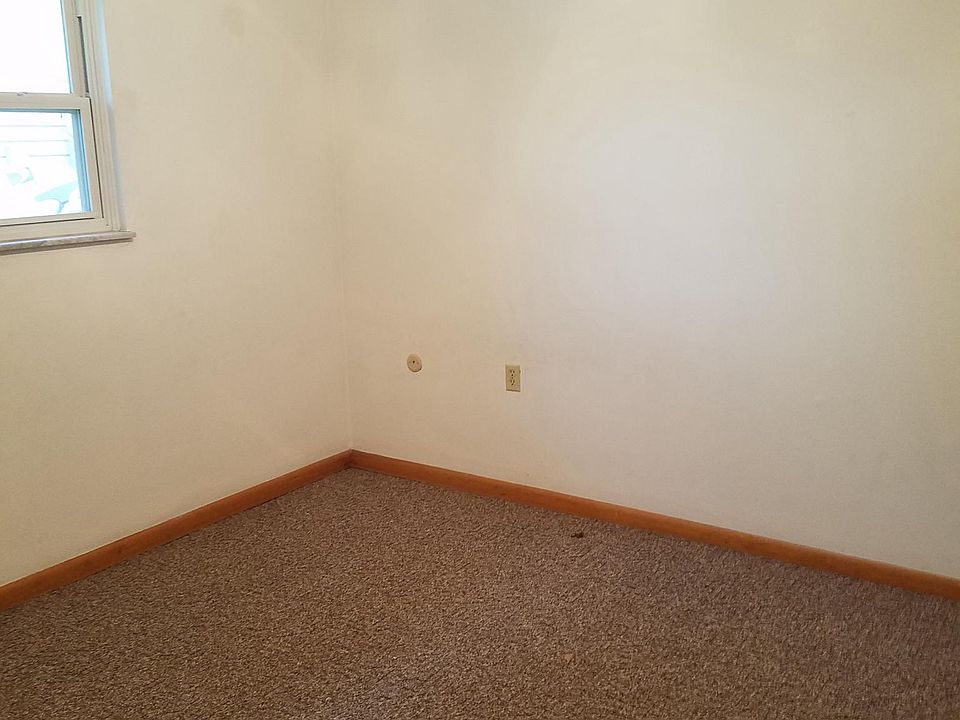 2nd image of 407 Grove St
