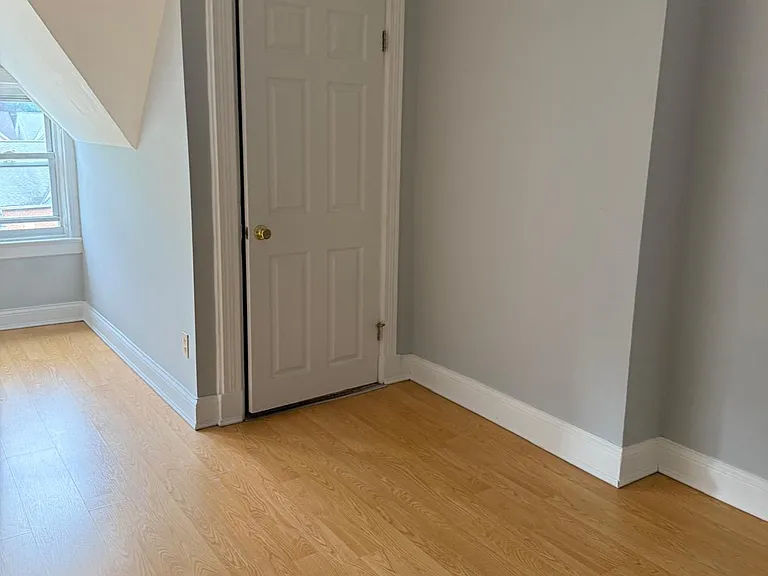 2114 Fulton Ave — Photo 9