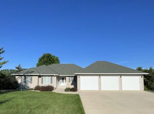 834 9th St E, Cresco, IA 52136