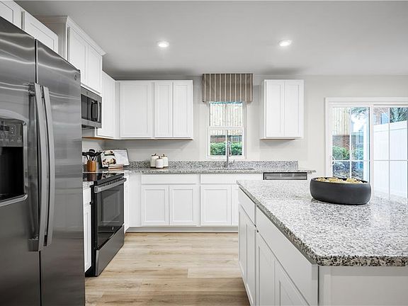 3rd image of 206 Summit View Ln