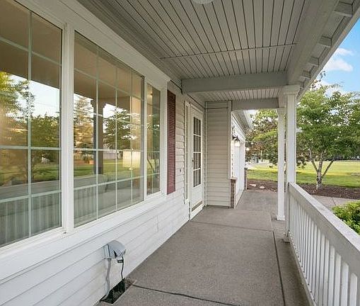 2nd image of 2353 NE 12th Ave