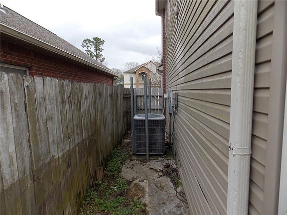 4th image of 536 Fall River Dr