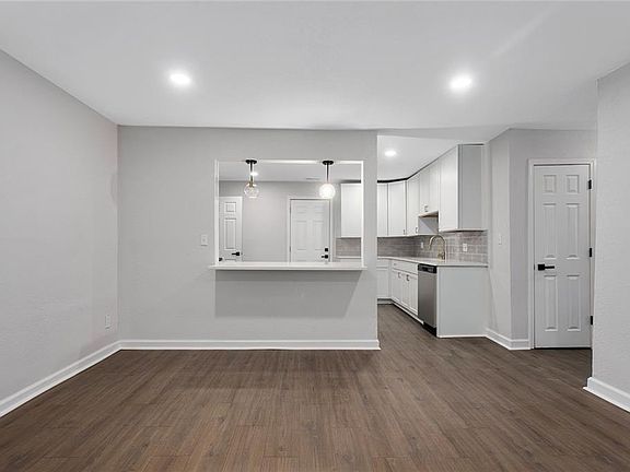 3rd image of 206 20th Ave N