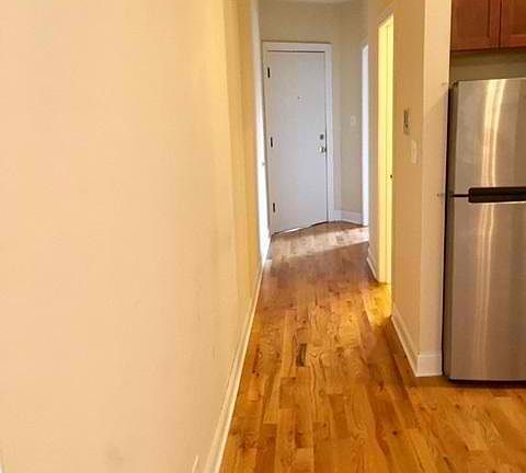 4th image of 815 W Cornelia Ave #114A