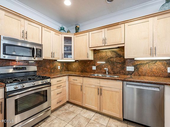 2nd image of 125 Daly Ave