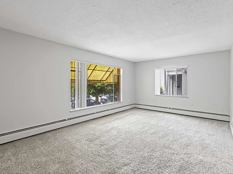 Skylark Apartments — Photo 32