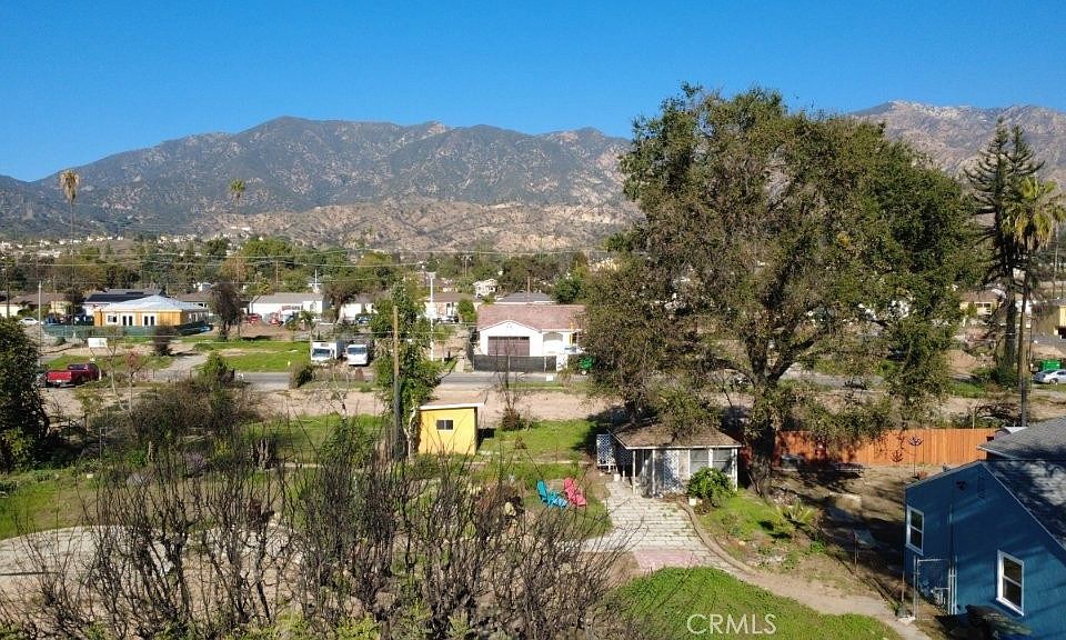 1st image of 463 W Mariposa St