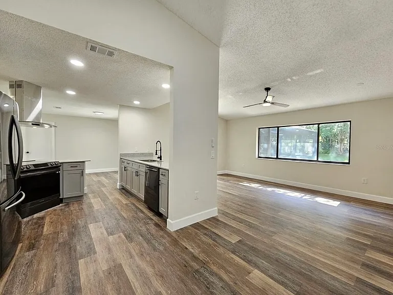 1151 N Commerce Ter — Photo 9