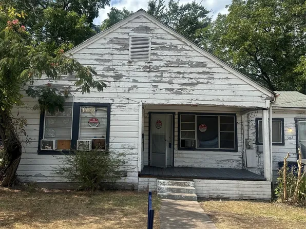 308 E Martin Luther King Dr, Ennis, TX 75119