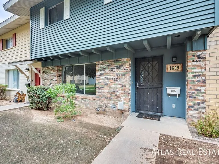 1649 W Hazelwood St — Photo 4