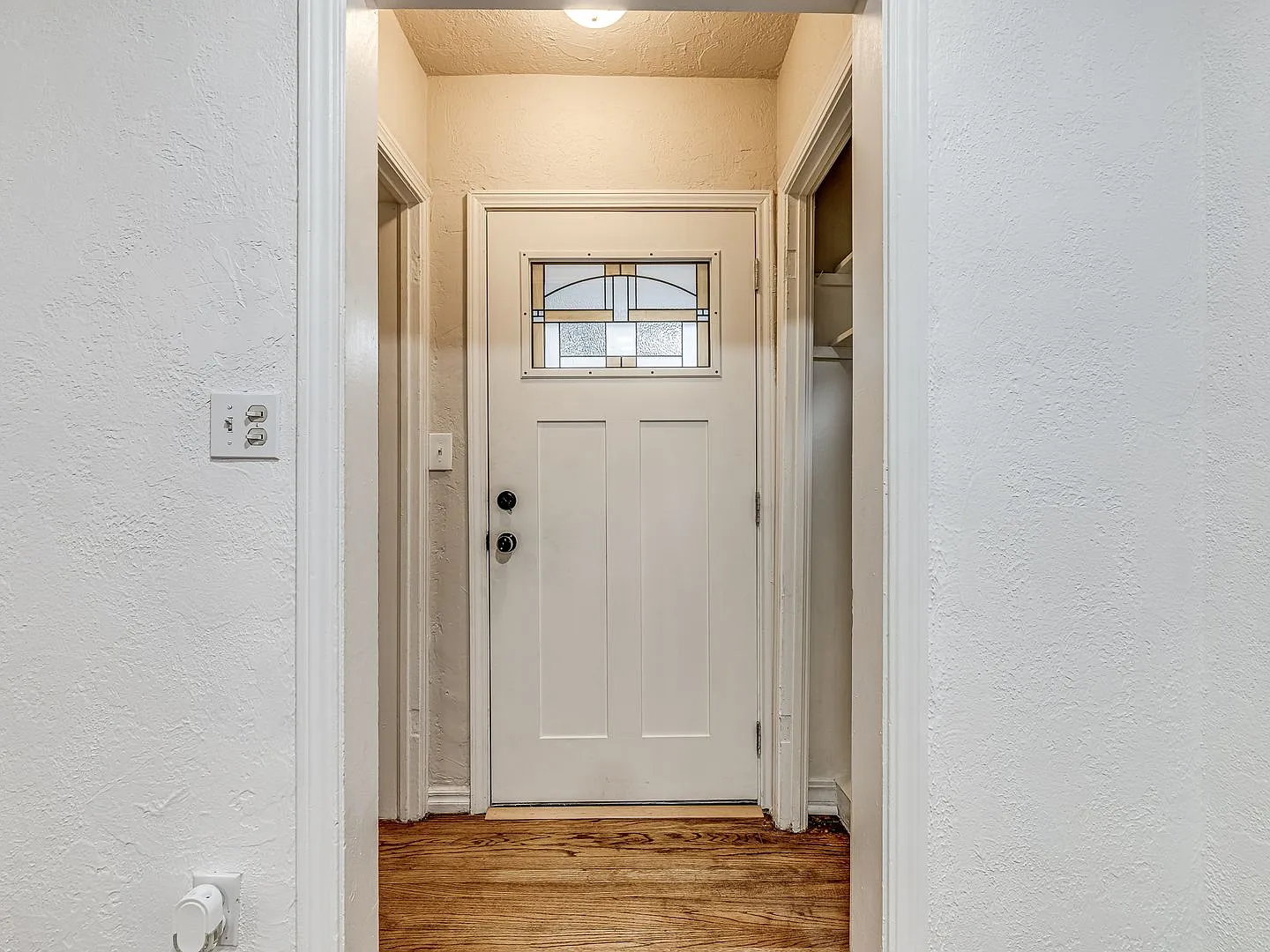 Charming Central Okc/Venice Neighborhood Home / 3 Bed/2 Bath / Refrigerator/ W&D Included / Detac... — Photo 2