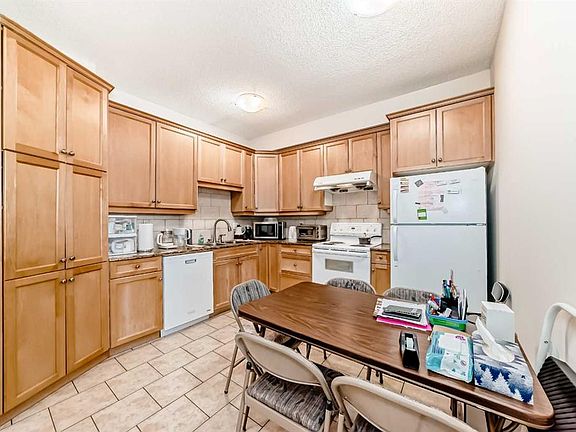 3rd image of 1507 E Centre A St NE #307