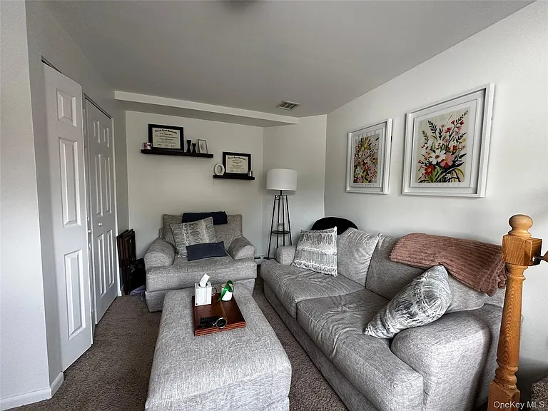 18 Green Pl — Photo 2