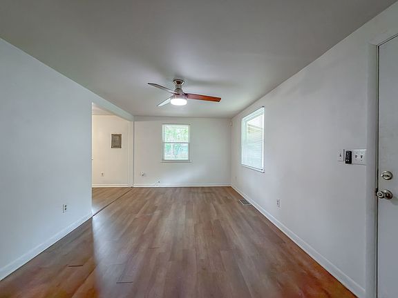 5th image of 1210 Carson Dr