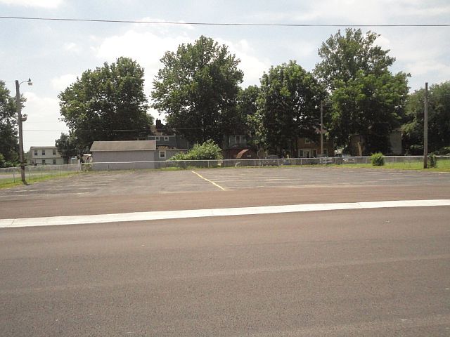 2nd image of 452 Vest Ave