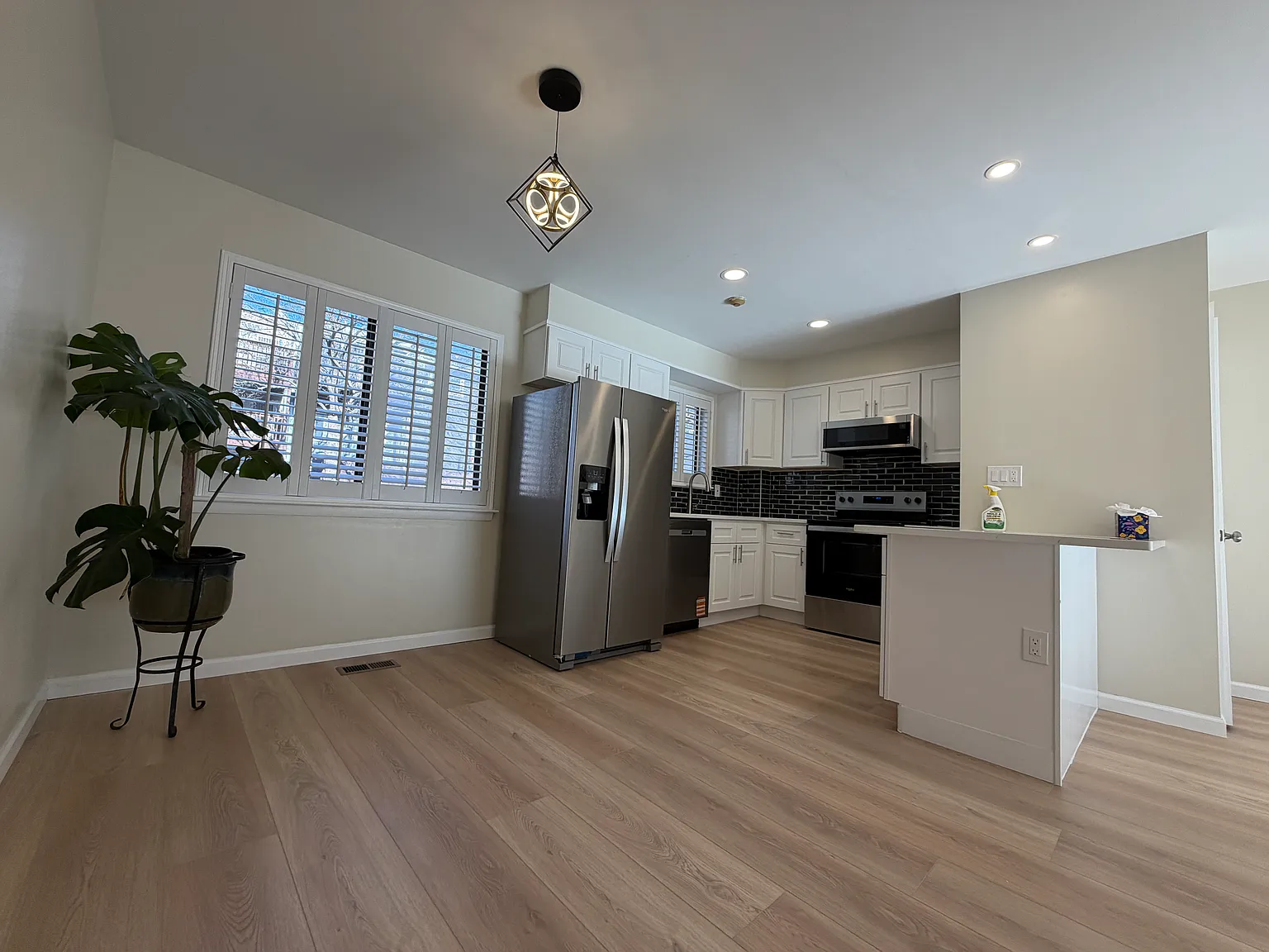 2 bed, 1073 sqft, $2,600 — Photo 2
